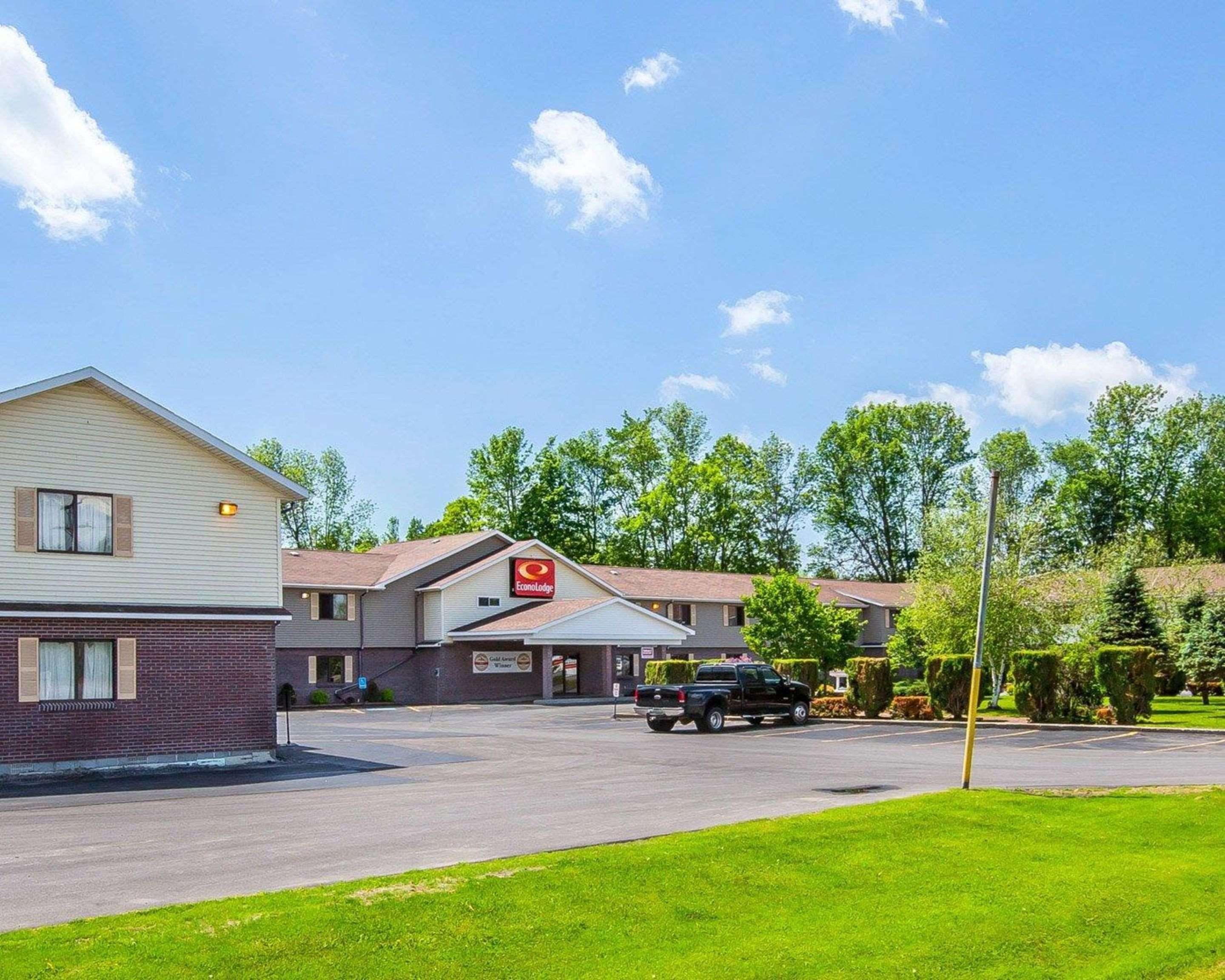 Surestay By Best Western Massena Exterior photo